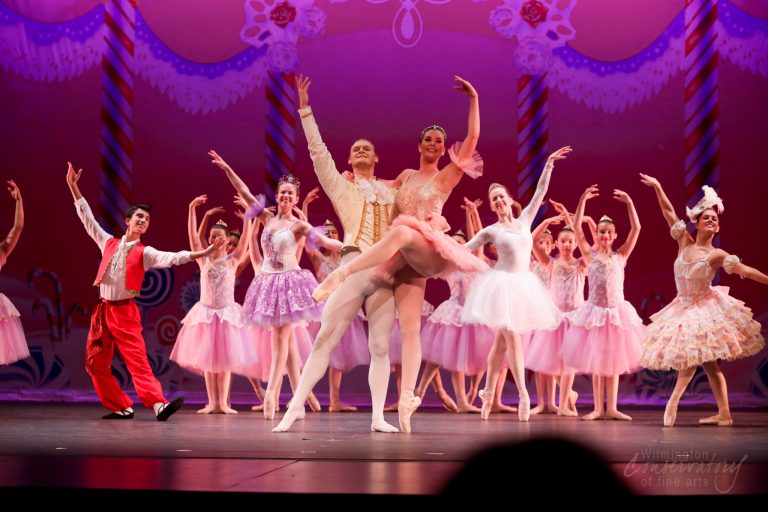 HolidayDanceFestival 196 768x512